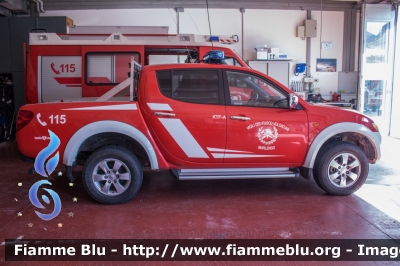 Mitsubishi L200 IV Serie
Vigili del Fuoco
Unione Distrettuale Merano - Bezirksverband Meran
Corpo Volontario di Marlengo
- Freiwillige Feuerwehr Marling (BZ)
VF 0JH BZ
Parole chiave: Mitsubishi L200_IVSerie VF0JHBZ