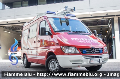 Mercedes-Benz Sprinter 4x4 II serie
Vigili del Fuoco
Unione Distrettuale Merano - Bezirksverband Meran
Corpo Volontario di Maia Bassa
- Freiwillige Feuerwehr Untermais (BZ)
VF 17V BZ
Parole chiave: Mercedes-Benz Sprinter_4x4_IIserie VF17NBZ