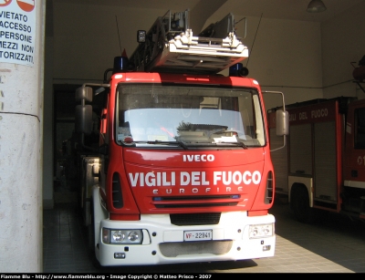 Iveco EuroFire 150E28 II serie
Vigili del Fuoco
AutoScala da 30 metri allestimento Iveco-Magirus
VF 22941
Parole chiave: Iveco EuroFire_150E28_IIserie VF22941