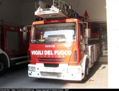 Iveco EuroFire 150E28 II serie
Vigili del Fuoco
AutoScala da 30 metri allestimento Iveco-Magirus
VF 22941
Parole chiave: Iveco EuroFire_150E28_IIserie VF22941