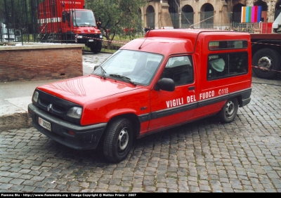 Renault Express
Vigili del Fuoco
VF 20033
Parole chiave: Renault Express VF20033