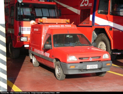 Renault Express
Vigili del Fuoco
VF 20061
Parole chiave: renault express VF_20061