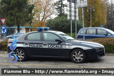 Alfa Romeo 159
Polizia Locale Vicenza
POLIZIA LOCALE YA199AH
Parole chiave: Veneto (VI) Polizia_locale Alfa-Romeo 159 PoliziaLocaleYA199AH