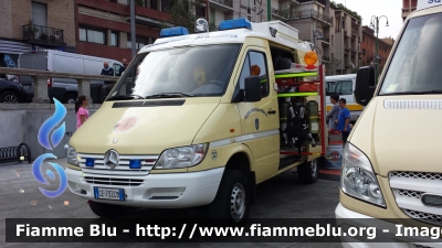 Mercedes-Benz Sprinter II serie
Squadra Emergenza Operativa Garbagnate MI
 M 32
Parole chiave: Lombardia (MI) Protezione_civile Mercedes-Benz Sprinter_IIserie