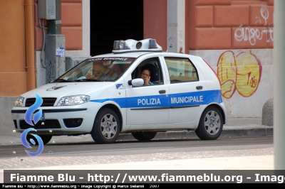 Fiat Punto III serie
Polizia Municipale Ancona
Parole chiave: Marche (AN) Polizia_locale Fiat Punto_IIIserie