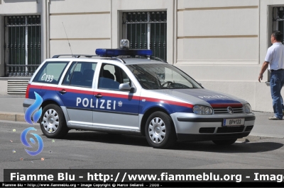 Volkswagen Golf Variant IV serie
Österreich - Austria
Bundespolizei
Polizia di Stato
Parole chiave: Bundespolizei Polizia_Nazionale Volkswagen Golf_Variant_IVserie Austria