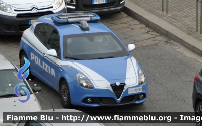 Alfa Romeo Nuova Giulietta restyle
Polizia di Stato
Squadra Volante
Allestimento NCT Nuova Carrozzeria Torinese
Decorazione Grafica Artlantis
POLIZIA M4088
Parole chiave: Alfa Romeo Nuova_Giulietta POLIZIAM4088