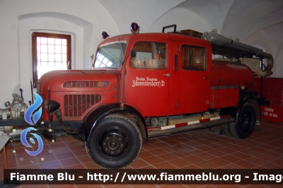 ?
Österreich - Austria
 Mezzo Storico
 Museo dei Vigili del Fuoco Markt St.Florian
