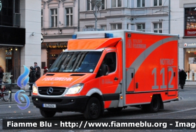 Mercedes-Benz Sprinter III serie 
Bundesrepublik Deutschland - Germany - Germania
Berliner Feuerwehr
B 2424
Parole chiave: Mercedes_Sprinter_IIIserie ambulanza