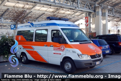 Mercedes-Benz Sprinter II serie
Croce Bianca Provinciale - Weises Kreuz Landeslitung
Colonna di Protezione Civile
PC ZS0AD
Parole chiave: Mercedes-Benz Sprinter_IIserie PCZS0AD Civil_Protect_2011