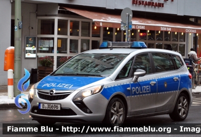 Opel Zafira Tourer III serie
Bundesrepublik Deutschland - Germania
Landespolizei Freie Stadt Berlin-
Polizia territoriale Città di Berlino
Parole chiave: Opel Zafira_Tourer_IIIserie