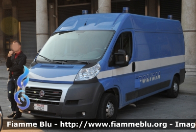 Fiat Ducato X250
Polizia di Stato
Polizia H2425
Parole chiave: Fiat Ducato_X250 PoliziaH2425 Festa_Della_Polizia_2012