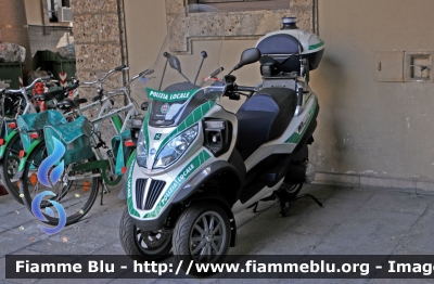 Piaggio MP3 Hybrid
Polizia Locale Comune di Milano
Parole chiave: Lombardia (MI) Polizia_Locale Piaggio MP3_Hybrid