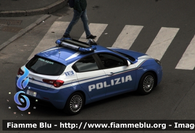 Alfa Romeo Nuova Giulietta restyle
Polizia di Stato
Reparto Prevenzione Crimine
Allestita NCT Nuova Carrozzeria Torinese
POLIZIA M1392
Parole chiave: Alfa-Romeo Nuova_Giulietta_restyle POLIZIAM1392