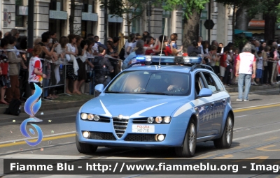 Alfa Romeo 159 Sportwagon Q4
Polizia di Stato
Polizia Stradale
POLIZIA H0716
Parole chiave: Alfa-Romeo 159_Sportwagon_Q4 PoliziaH0716 Visita_Papa_Milano_2012