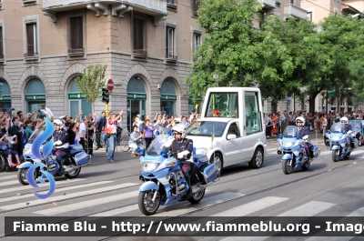 Bmw R850RT II serie
Polizia di Stato
Polizia Stradale
Scorta Papale
Parole chiave: Bmw R850RT_IIserie Visita_Papa_Milano_2012