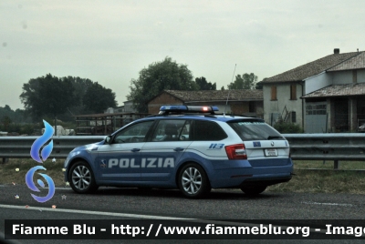 Skoda Octavia V serie
Polizia di Stato
Polizia Autostradale
in servizio sulla rete Autostrade per l'Italia SPA
Allestimento Focaccia
Decorazione Grafica Artlantis
POLIZIA M2928
