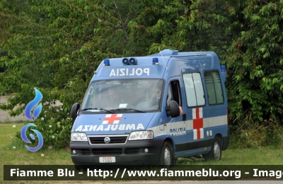 Fiat Ducato III serie
Polizia di Stato
Servizio Sanitario
Polizia F3560
Parole chiave: Fiat Ducato_IIIserie PoliziaF3560 Ambulanza visita_papa_milano_2012