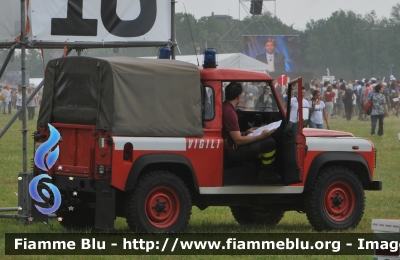 Land Rover Defender 90
Vigili del Fuoco
Comando Provinciale Milano
VF 22390
Parole chiave: Land-Rover Defender_90 VF22390 Visita_papa_milano_2012