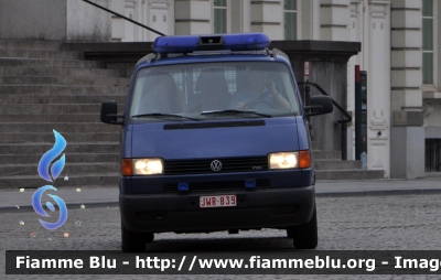 Volkswagen Transporter T4
Koninkrijk België - Royaume de Belgique - Königreich Belgien - Belgio
Police Fédérale
Trasporto detenuti
Parole chiave: Volkswagen Transporter_T4