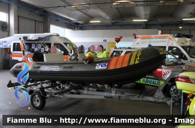 Gommone
Centro Soccorso Pubblico Trezzo sull'Adda MI
Parole chiave: Lombardia (MI) Protezione_civile Reas_2014