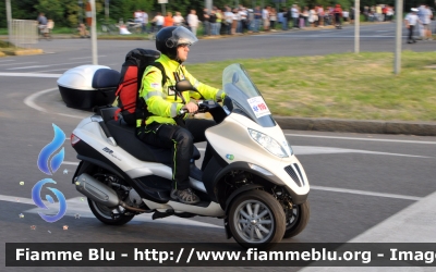 Piaggio MP3 Hybrid
AREU 118 Lombardia
Parole chiave: Lombardia (MI) Automedica Piaggio MP3_Hybrid Visita_papa_milano_2012