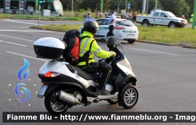 Piaggio MP3 Hybrid
AREU 118 Lombardia
Parole chiave: Lombardia (MI) Automedica Piaggio MP3_Hybrid Visita_papa_milano_2012