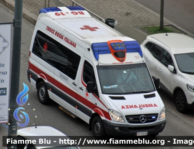 Mercedes-Benz Sprinter III serie
Croce Rossa Italiana
Comitato Locale di Bergamo Hinterland Dalmine
 CRI 104AE
Parole chiave: Lombardia (BG) Ambulanza Mercedes-Benz Spinter_IIIserie CRI104AE