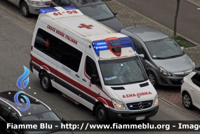 Mercedes-Benz Sprinter III serie
Croce Rossa Italiana
Comitato Locale di Bergamo Hinterland Dalmine
 CRI 104AE
Parole chiave: Lombardia (BG) Ambulanza Mercedes-Benz Spinter_IIIserie CRI104AE