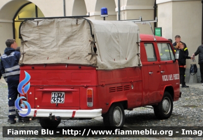 Volkswagen Transporter T2
Vigili del Fuoco 
Distaccamento di Issogne AO
AO 74529
Parole chiave: Volkswagen Transporter_T2