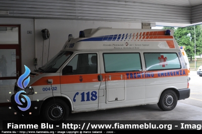 Volkswagen Transporter T4 restyle
A.P.S.S. Trento
118 Trentino Emergenza
Distretto Sanitario Est-Alta Valsugana 
Pergine Valsugana (TN)
Allestimento EDM
 004-32

Parole chiave: Trentino_Alto_Adige (TN) Volkswagen Transporter_T4_restyle Ambulanza