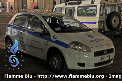 Fiat Grande Punto
Croce Bianca Milano
 Sezione di Sant’Angelo Lodigiano LO
 M 342
MTV EMA 2015 Milano
Parole chiave: Lombardia (LO) Servizi_sociali Fiat Grande_Punto