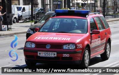 Volkswagen Golf Variant III serie 
Österreich - Austria
Berufsfeuerwehr der Stadt Wien
Vigili del fuoco permanenti di Vienna
W 1250FW
Parole chiave: Volkswagen Golf_Variant_IIIserie