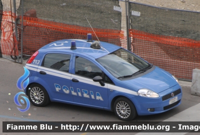 Fiat Grande Punto
Polizia di Stato
POLIZIA H1681
Parole chiave: Fiat Grande_Punto POLIZIAH1681