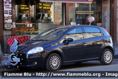 Fiat Grande Punto
Carabinieri
Comando Carabinieri Unità per la tutela Forestale, Ambientale e Agroalimentare
CC DP576
Parole chiave: Fiat Grande_Punto CCDP576