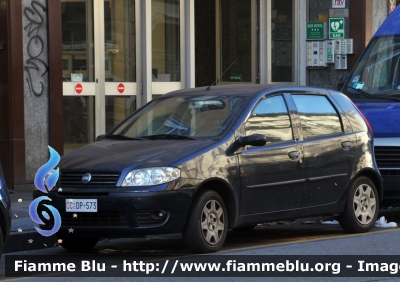 Fiat Punto III serie
Carabinieri
Comando Carabinieri Unità per la tutela Forestale, Ambientale e Agroalimentare
CC DP573
