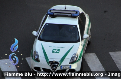 Alfa Romeo Nuova Giulietta
Polizia Locale Milano
POLIZIA LOCALE YA7457M
Decorazione Grafica Artlantis
Parole chiave: Lombardia (MI) Polizia_locale Alfa-Romeo Nuova_Giulietta POLIZIALOCALEYA757AM