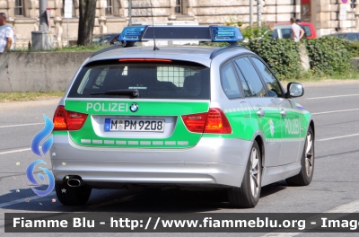 Bmw 320 Touring E91 restyle
Bundesrepublik Deutschland - Germania
Landespolizei Bayern - München 
Polizia territoriale della Baviera - Monaco
Parole chiave: Bmw 320_Touring_E91_restyle