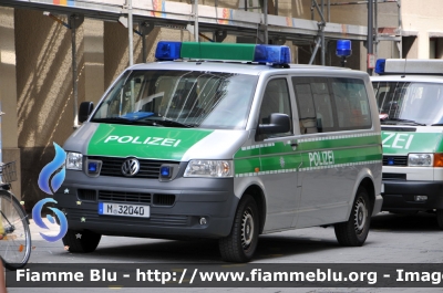 Volkswagen Transporter T5 
Bundesrepublik Deutschland - Germania
Landespolizei 
Bayern - München 
Polizia territoriale della Baviera
- Monaco -

Parole chiave: Volkswagen Transporter_T5