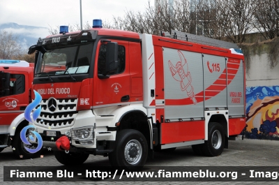 Mercedes-Benz Arocs 1843 4x4
Vigili del Fuoco
Unione distrettuale di Cles
Corpo Volontario di Taio (TN)
Polisoccorso allestimento Kofler Fahrzeugbau
VF 5D9 TN
Parole chiave: Trentino_alto_adige (TN) Mercedes-Benz Arocs_1843_4x4 civil_protect_2016 VF5D9TN