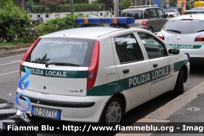 Fiat Punto II serie
Polizia Locale Veduggio con Colzano MB
 25 Aprile 2015
Parole chiave: Lombardia (MB) Polizia_locale Diat Punto_IIserie