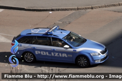 Skoda Octavia Wagon IV serie
Polizia di Stato
Polizia Stradale in servizio sulla Milano Serravalle Milano Tangenziali
POLIZIA M1336
