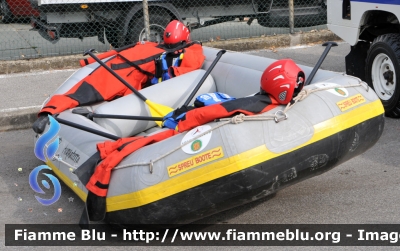 Gommone
Corpo Volontari Protezione Civile
Peschiera Borromeo MI
Parole chiave: Lombardia (MI) Protezione_civile