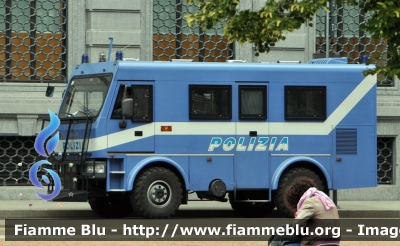 Iveco Eurocargo 4X4 II serie
Polizia di Stato
 Reparto Mobile di Milano
Parole chiave: Iveco Eurocargo_4X4_IIserie