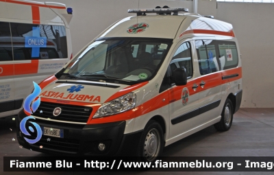 Fiat Scudo IV serie
Pubblica Assistenza Corpo Volontari Presolana BG
Allestito Bonfanti
Parole chiave: Reas_2013 Lombardia (BG) Automedica Fiat Scudo_IVserie