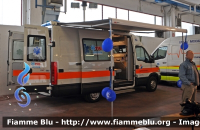 Iveco Daily III serie
Lariosoccorso Erba CO

Parole chiave: Reas_2013 Lombardia (CO) Protezione_civile Iveco Daily_IIIserie