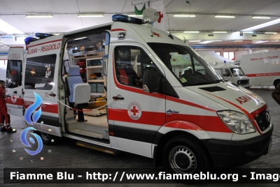 Mercedes-Benz Sprinter III serie
Croce Rossa Italiana
Comitato Locale di Reggiolo
Allestita Aricar
CRI A434D
Parole chiave: Reas_2013 Emilia_Romagna (RE) Ambulanza Mercedes-Benz Sprinter_IIIserie CRIA434D