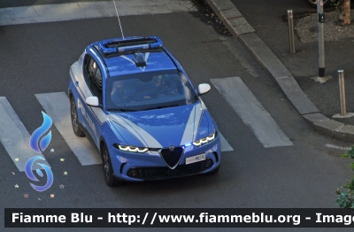 Alfa Romeo Tonale
Polizia di Stato
Squadra Volante
Allestimento FCA
POLIZIA M8276
Parole chiave: POLIZIAM8276 Alfa-Romeo Tonale