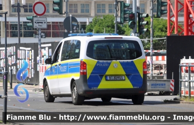 Mercedes-Benz Vito III serie
Bundesrepublik Deutschland - Germania
Landespolizei Freie Stadt Berlin-
Polizia territoriale Città di Berlino
