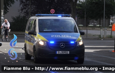 Mercedes-Benz Vito III serie
Bundesrepublik Deutschland - Germania
Landespolizei Freie Stadt Berlin-
Polizia territoriale Città di Berlino
